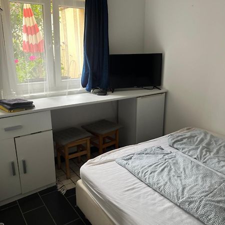 Kerti Franciaagyas Apartman Vác المظهر الخارجي الصورة
