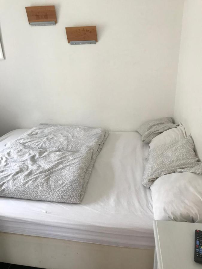 Kerti Franciaagyas Apartman Vác المظهر الخارجي الصورة