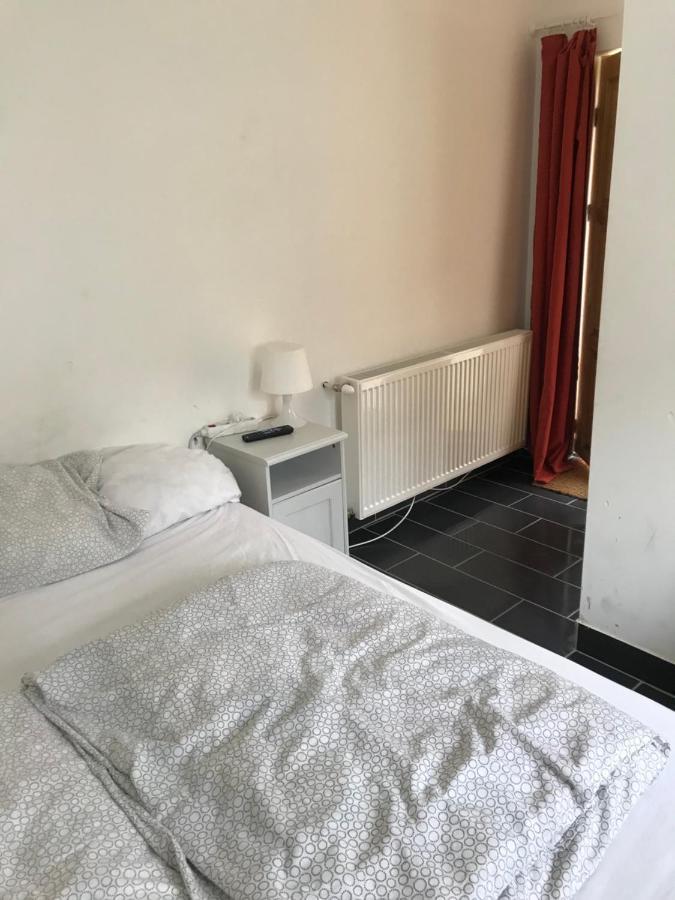 Kerti Franciaagyas Apartman Vác المظهر الخارجي الصورة