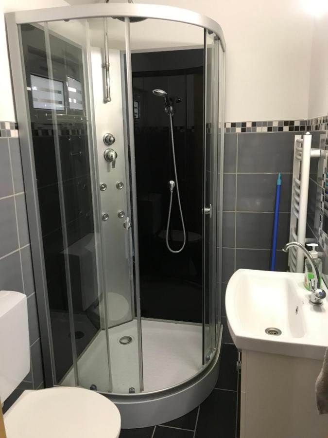 Kerti Franciaagyas Apartman Vác المظهر الخارجي الصورة
