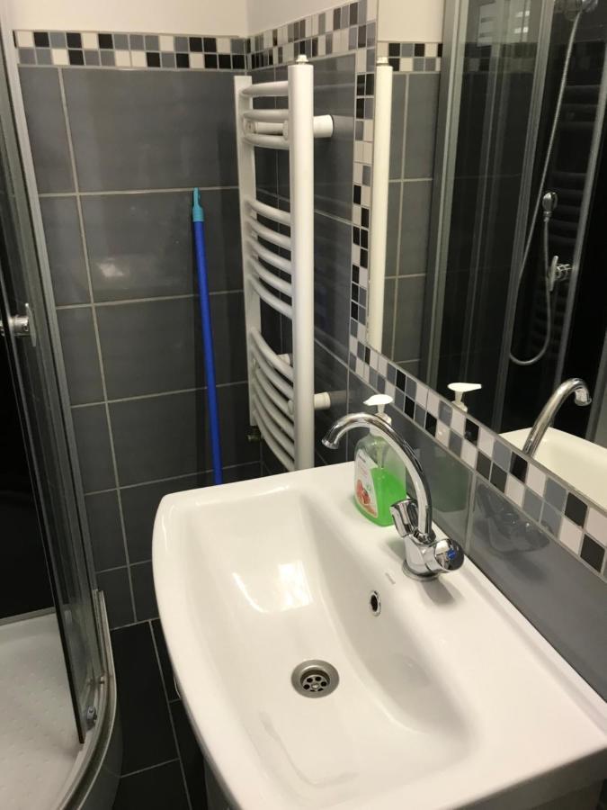 Kerti Franciaagyas Apartman Vác المظهر الخارجي الصورة